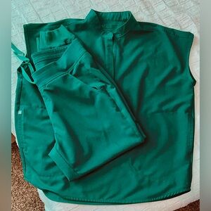 Figs scrubs Hunter green Rafaela top M